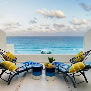 Aparthotel Ocean View Three Bedroom, Three Story Penthouse By The, Cancun